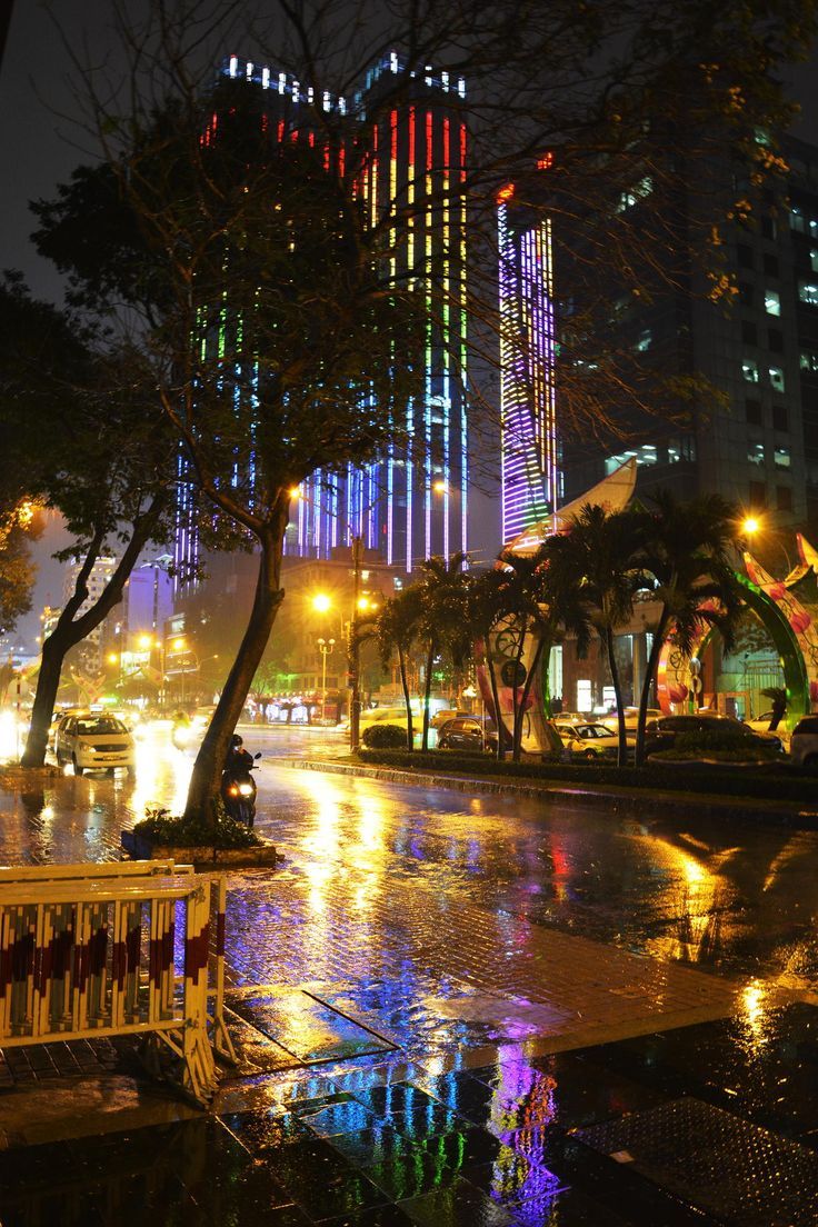 Ảnh Thành phố Hồ Chí Minh đêm mưa cực đẹp